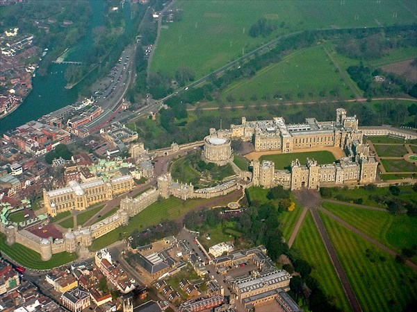 002-Windsor Castle from the air